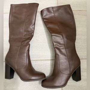 Elegant Brown Heeled Boots